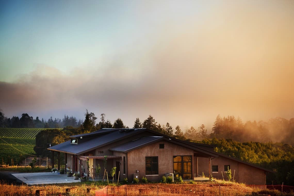 Weinregion Kalifornien, Haus, Hof und Nebel
